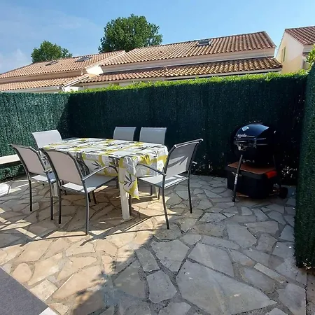 Maison Mitoyenne 3 Pieces Avec Terrasse Et Parking Prive - Fr-1-326-855 Holiday home